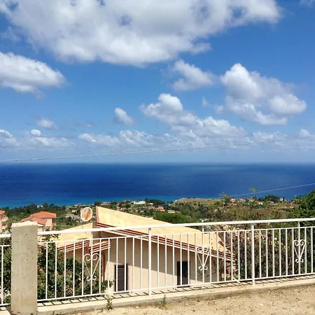 House With 4 Bedrooms In Santa Domenica Vibo Valentia With Wonderful Sea View And Wifi 3 Km From The Beach 別荘 トロペーア